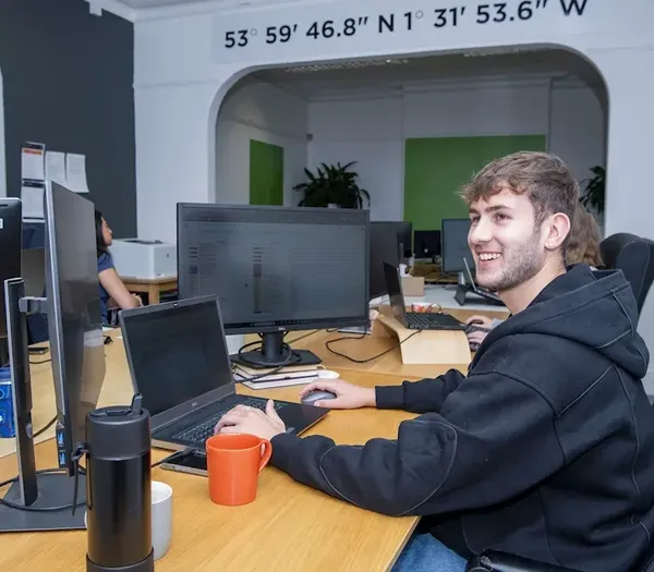 Zelst employee working at desk.