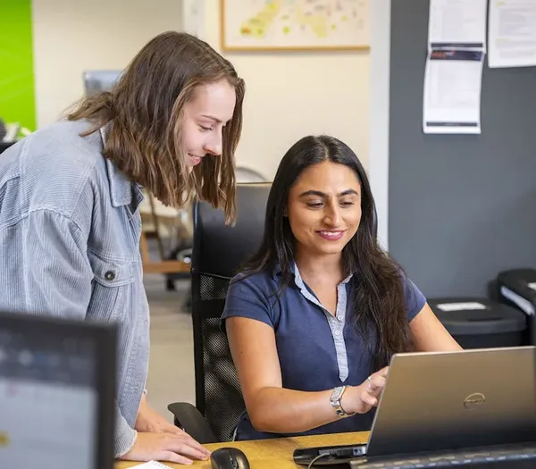 Two team members using SEO chrome extensions.