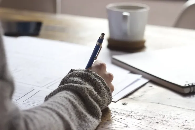 Digital marketer writing a buyer persona.