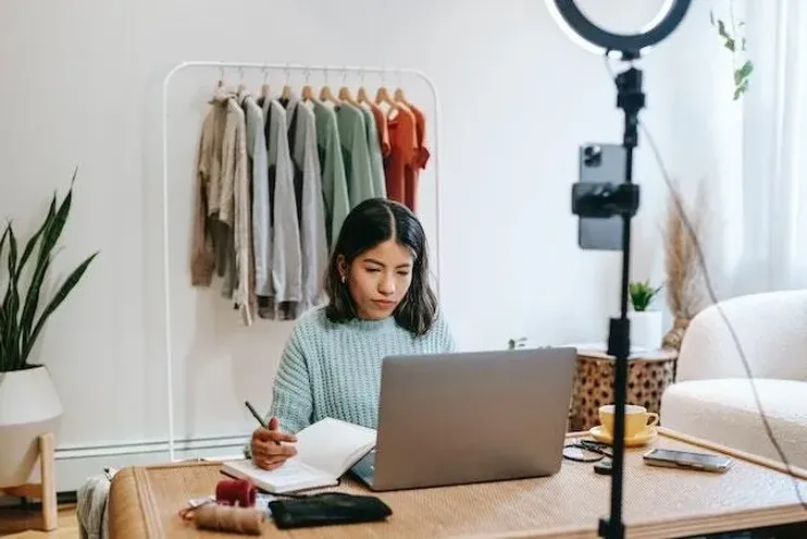 Influencer working from home.